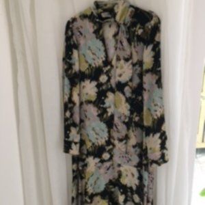 BCBG DRESS, LONG SLEEVE, V-NECK W/ TIE, ASYMMETRICAL HEM, SIZE S NEW NEVER WORN